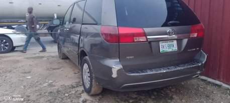 A picture of 2004 Toyota Sienna Le 6dr Hatchback