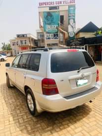 A picture of Highlander 04 Engine and gear perfect AC is chilling Interior