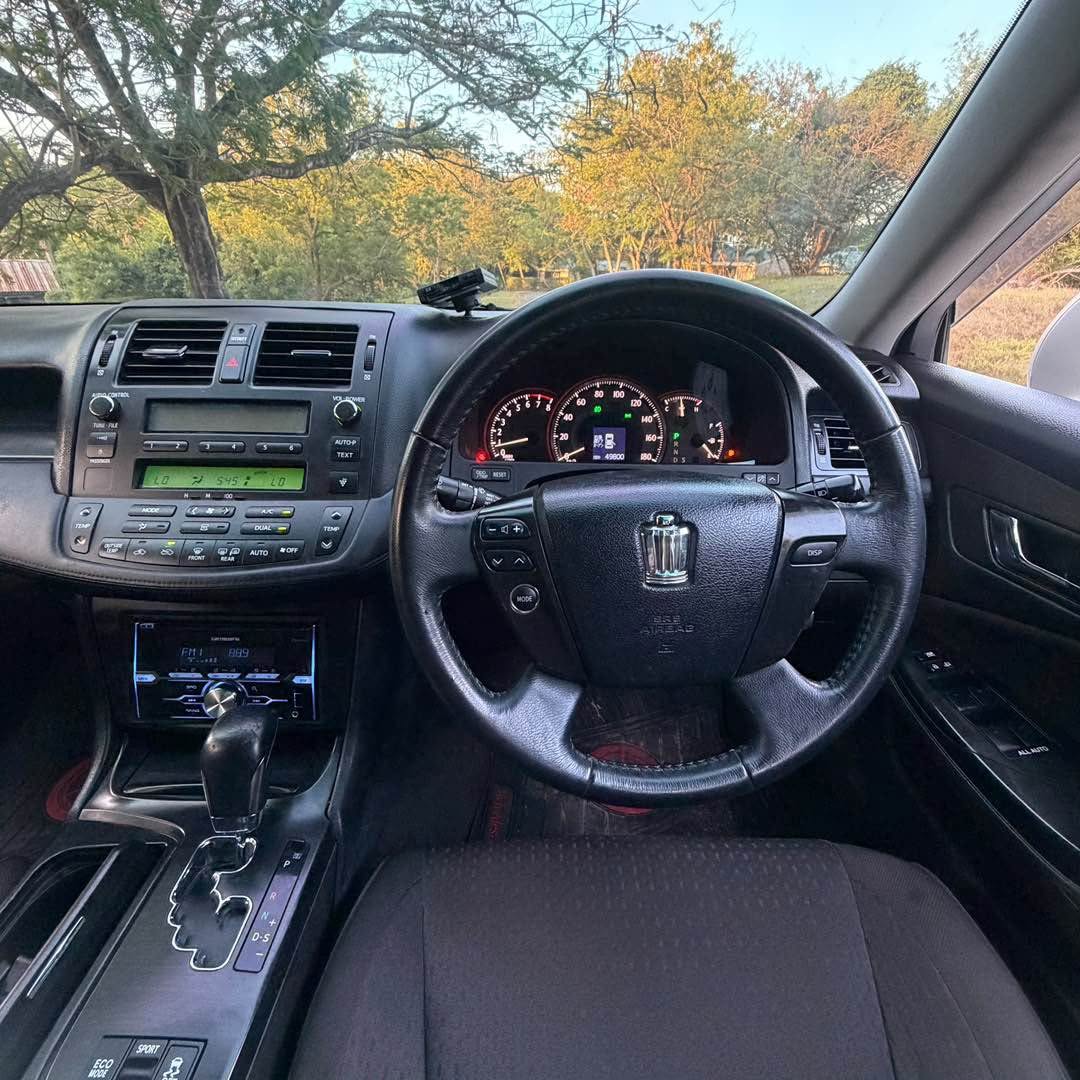 A picture of TOYOTA CROWN ATHELETHE YEAR 2009 PRICE 26 8M CALL 0621007902