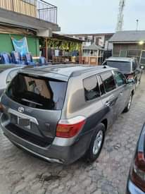 A picture of 2010 Toyota Highlander limited edition 2010