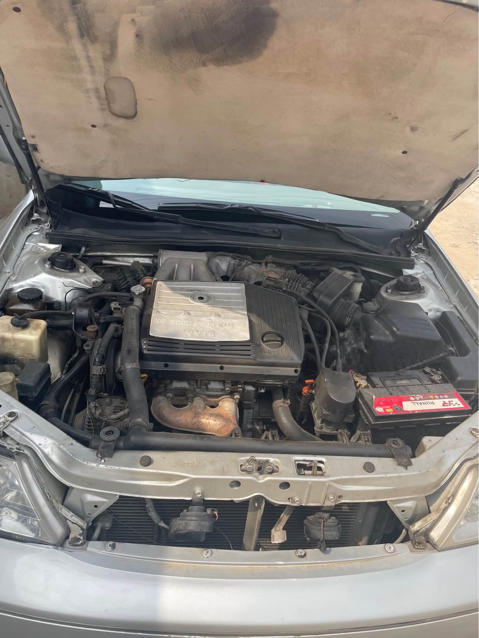 A picture of Toyota Avalon dashboard 2002 engine have noise but drives perfectly