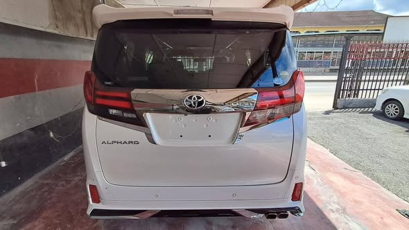 A picture of TOYOTA ALPHARD 2016