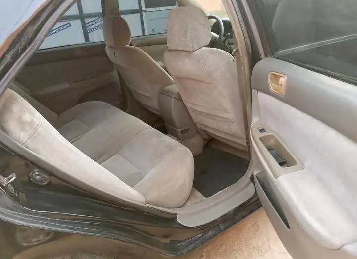 A picture of 2004 Toyota Camry. Big for nothing camry
