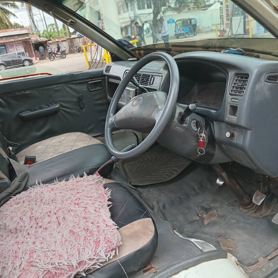 A picture of 9 8m 0688147887 0653323677