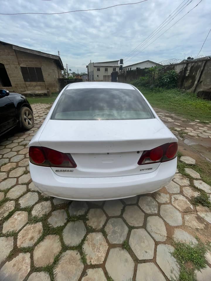 A picture of Honda Civic 08.... Auto gear