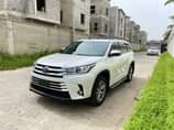 A picture of Fresh off the boat Toyota Highlander Limited awd 2018 model
