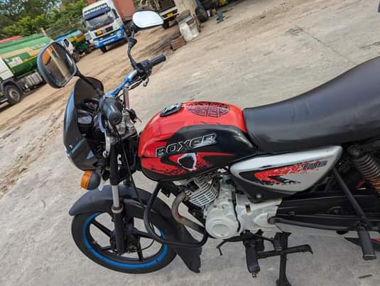 A picture of Boxer cc 125 pikipik imenyooka sana ipo makongojuu dar bei