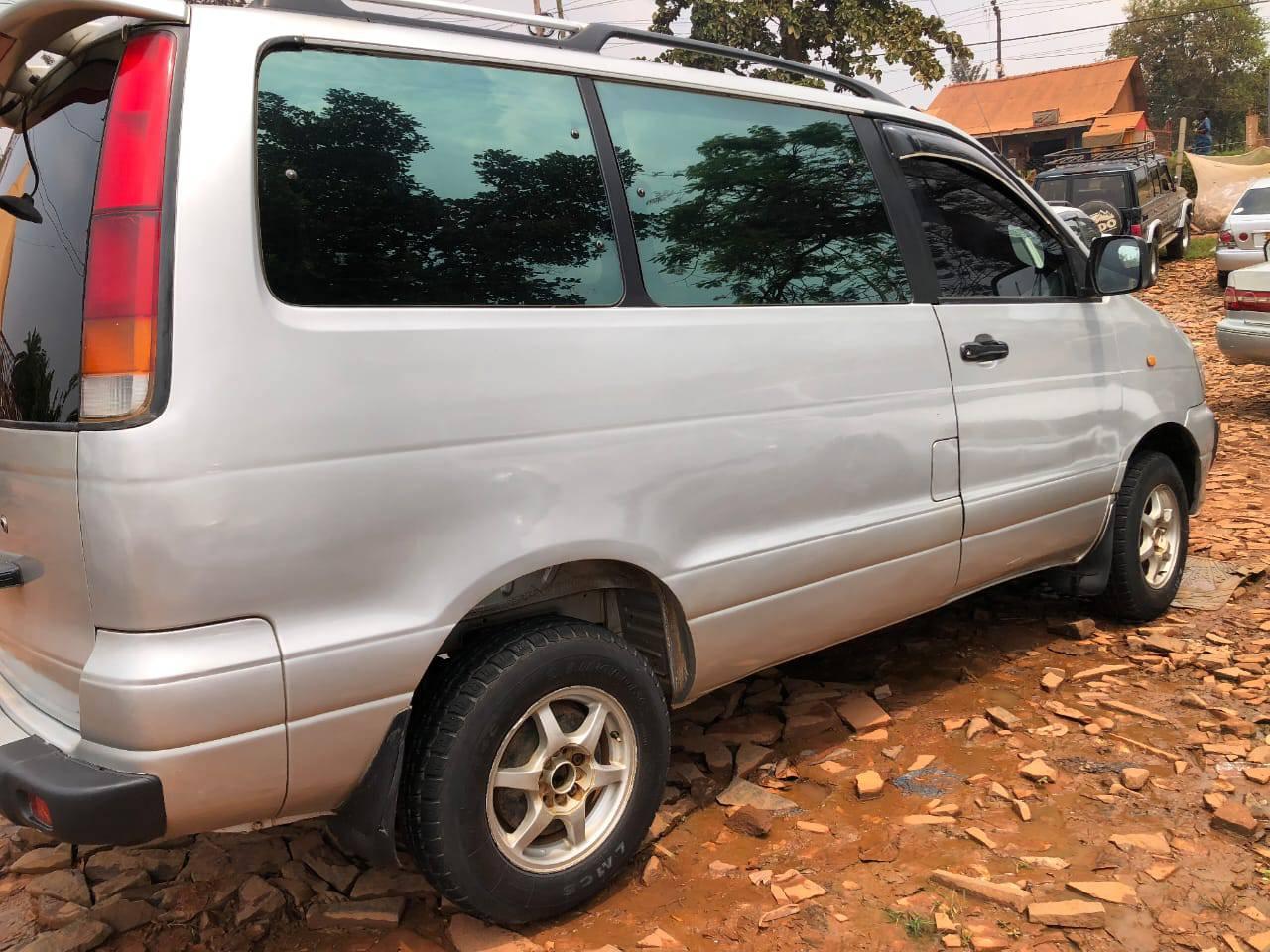 A picture of Toyota Noah