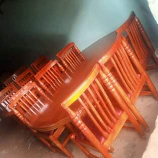 A picture of Dinning sets