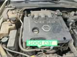 A picture of V6 Nissan altima white