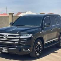 A picture of Toyota land cruiser V8