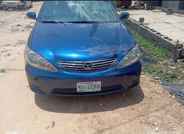 A picture of BIGGEST AWOOOOOOF BANGER 4 PLUGS LUGS ENGINE TOYOTA CAMRY 2005