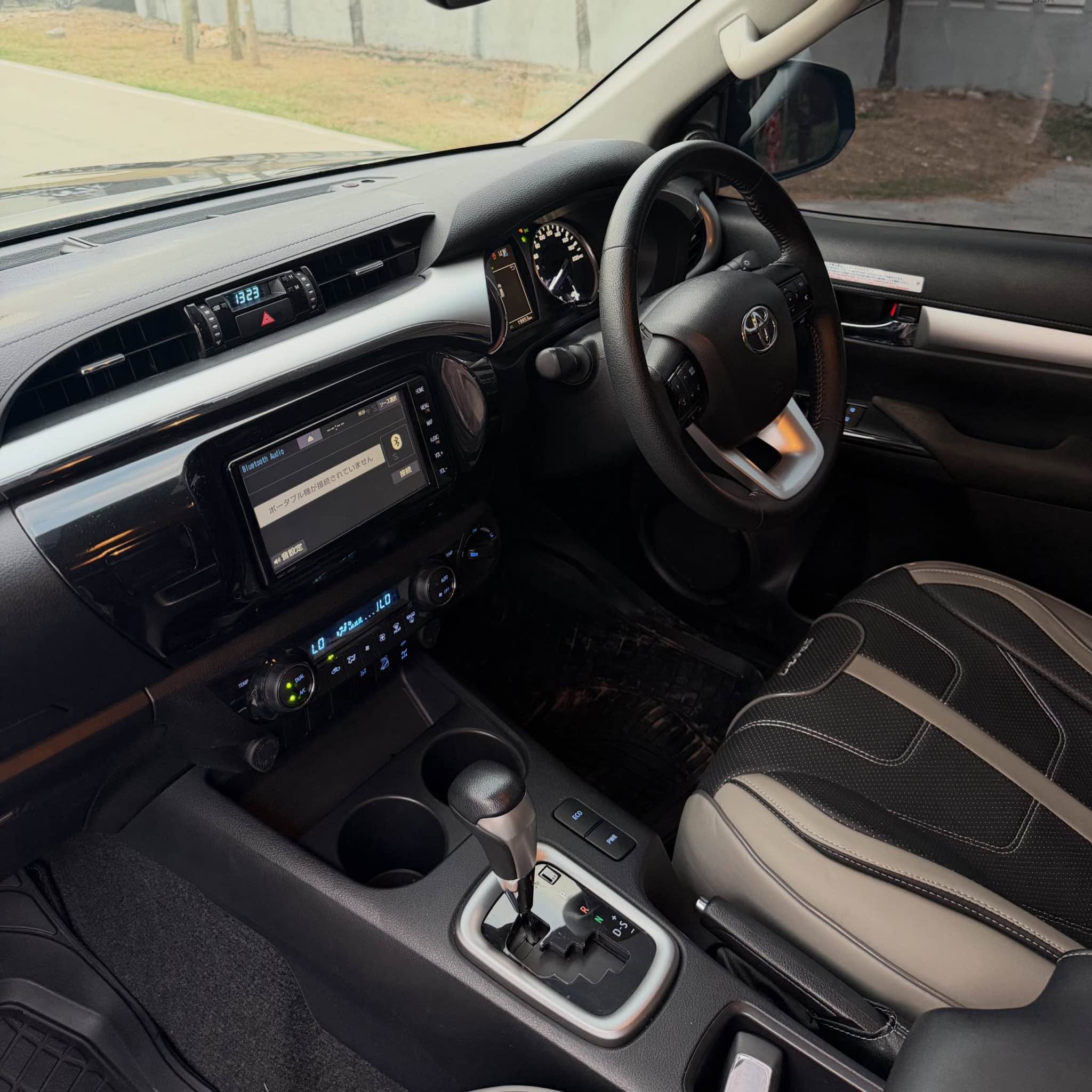 A picture of Hilux pick up 0716041604