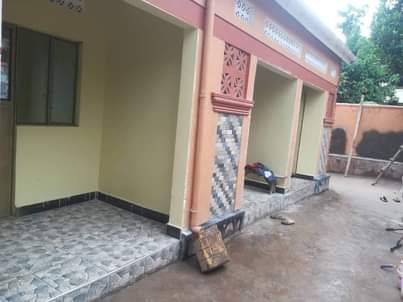 A picture of 3 double rooms for sale at 80m. Nansana .they make