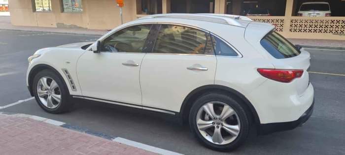 A picture of INFINITI FX35 2010 FULL OPTION LADY DRIVEN GCC SPEC