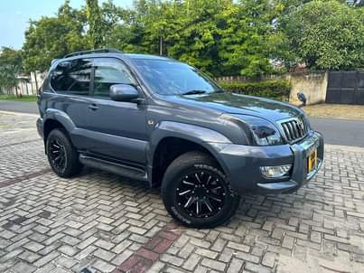 A picture of Toyota prado Tx Yom 2005 2690Cc 2Tr Price 42Mil Contact