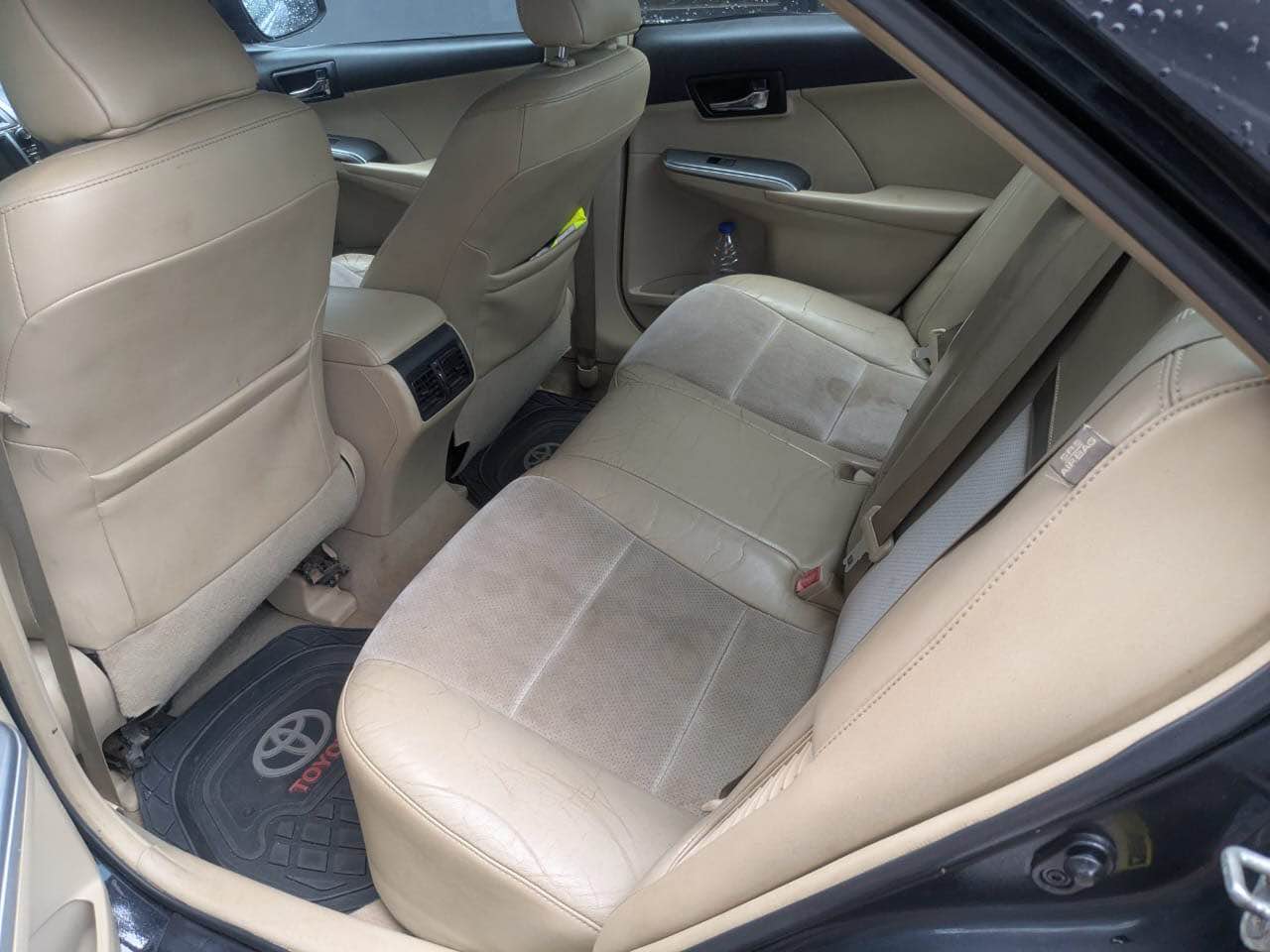 A picture of Toyota Camry Hybrid 012 model