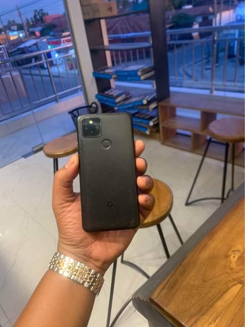 A picture of Pixel 5 plain