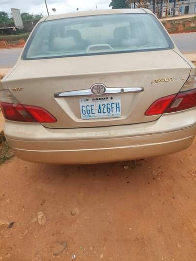 A picture of Toyota avalon first body Nothing to fix everything is working