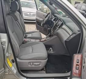 A picture of Extremely Clean Toks 2005 Toyota Highlander CALL OR WHATSAPP FOR