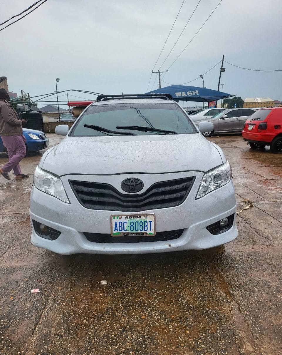 A picture of TOYOTA CAMRY 09