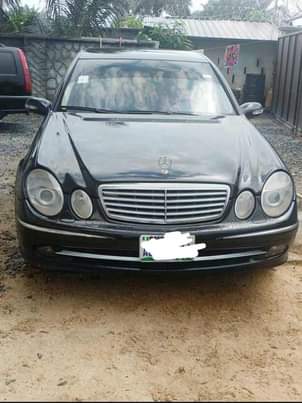 A picture of Benz e350 sharp and clean