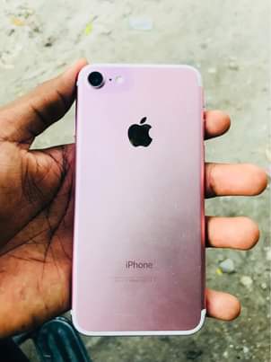 A picture of iPhone 7 plain storage 32Gb BH 93 Camera clean Condition