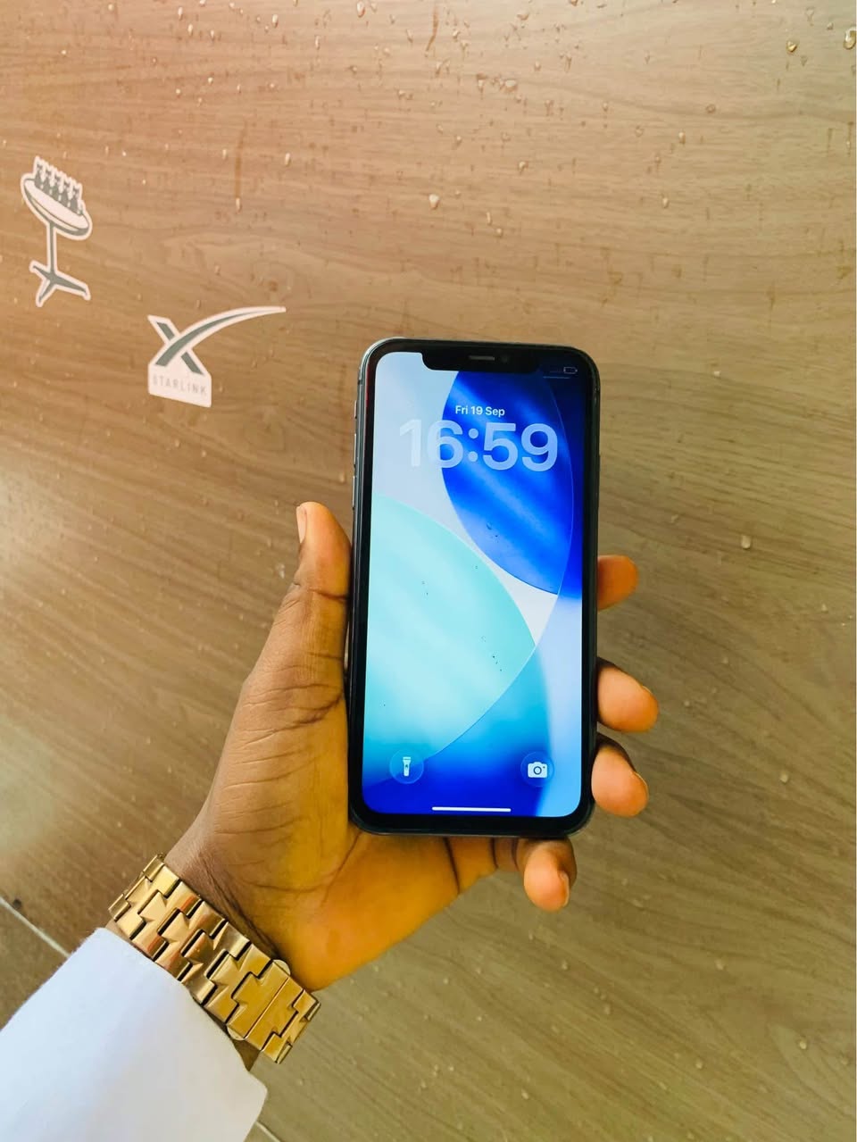 A picture of iPhone 11 128gb with faceID working perfect