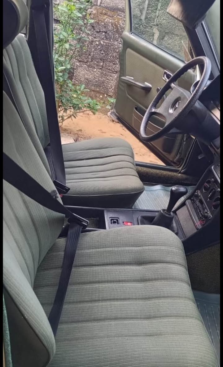 A picture of Vintage Mercedes Benz W123 230E