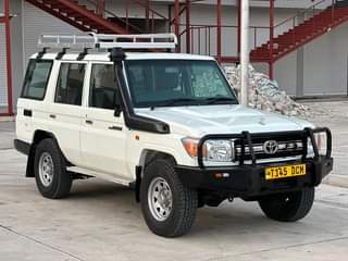 A picture of TOYOTA LANDCRUISER LX
