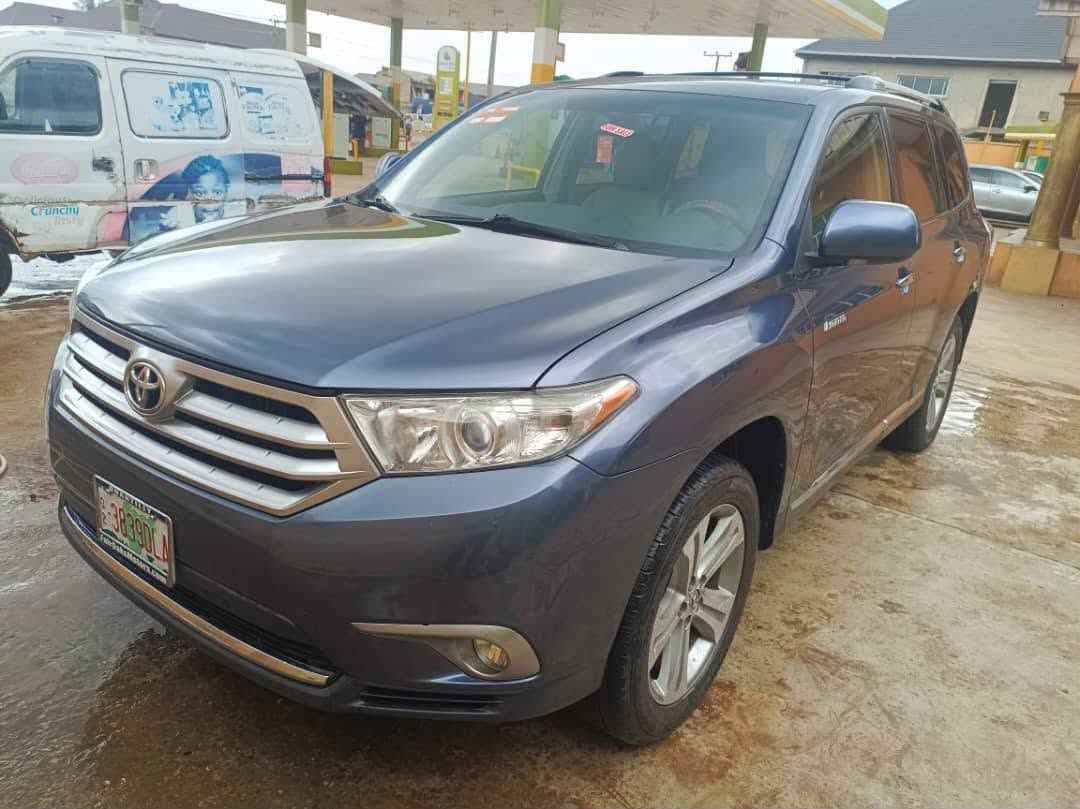A picture of Toyota Highlander 2013
