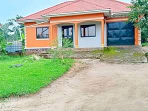A picture of House for sale in buyaala just 1km From tarmac having