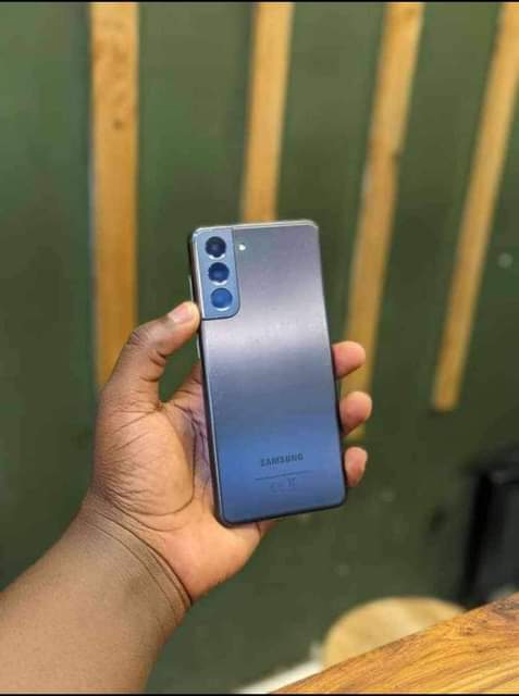 A picture of Samsung s21 5g