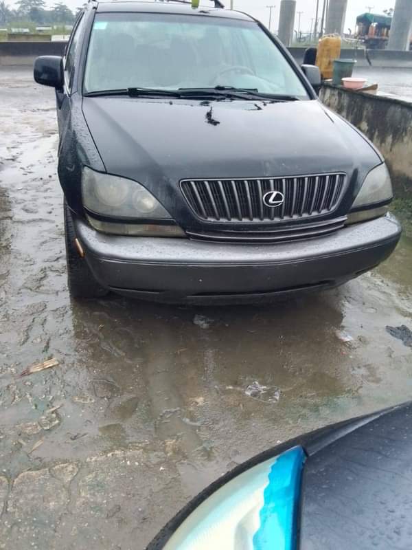 A picture of Morning market Sharp lexus Rx 300 Engine sound Gear working