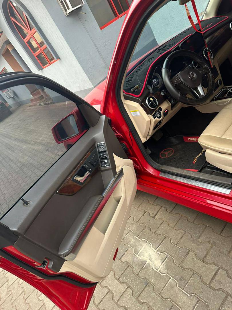 A picture of ANAMBRA STATE DEAL TOKUNBO STANDARDGLK 350FEW MONTHS USED014 MODELENGINE DRYAC