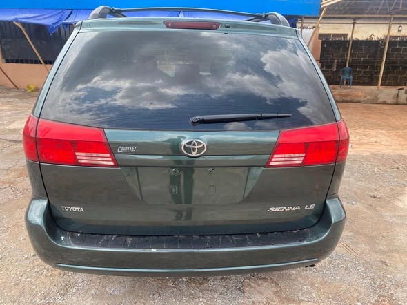 A picture of Big Toyota Sienna