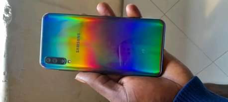 A picture of SAMSUNG A50