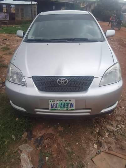 A picture of Obama Toyota Corolla car 2005 prize N4m