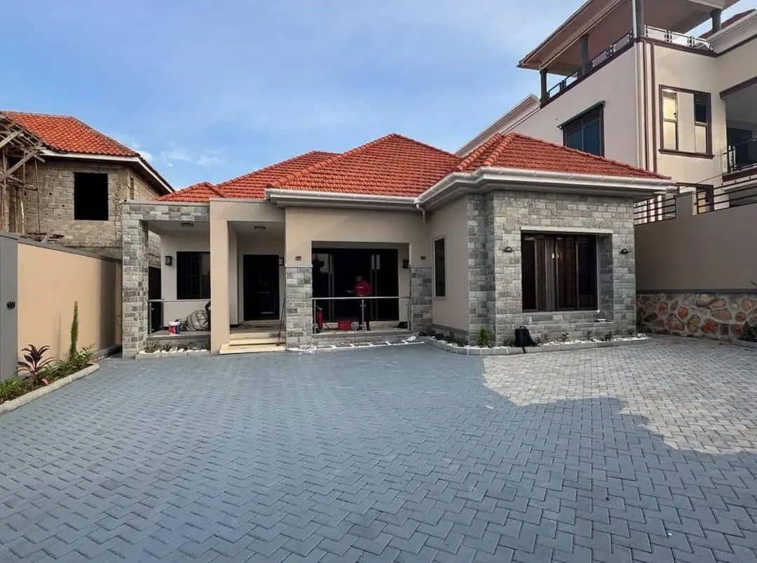 A picture of House for sale in kira