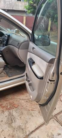 A picture of 2005 Toyota Sienna Nigeria Used
