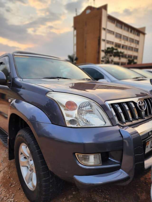 A picture of PRADO LAND. C Ronalado VVTI Engine Petrol Engine Open Sun