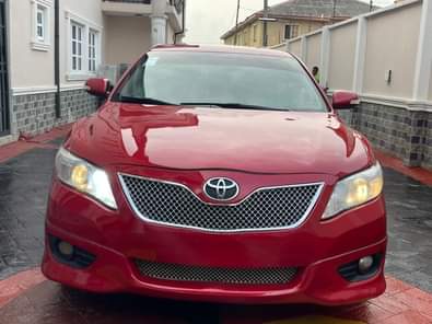 A picture of wow This is fully loaded Camry 2010 model sport utility