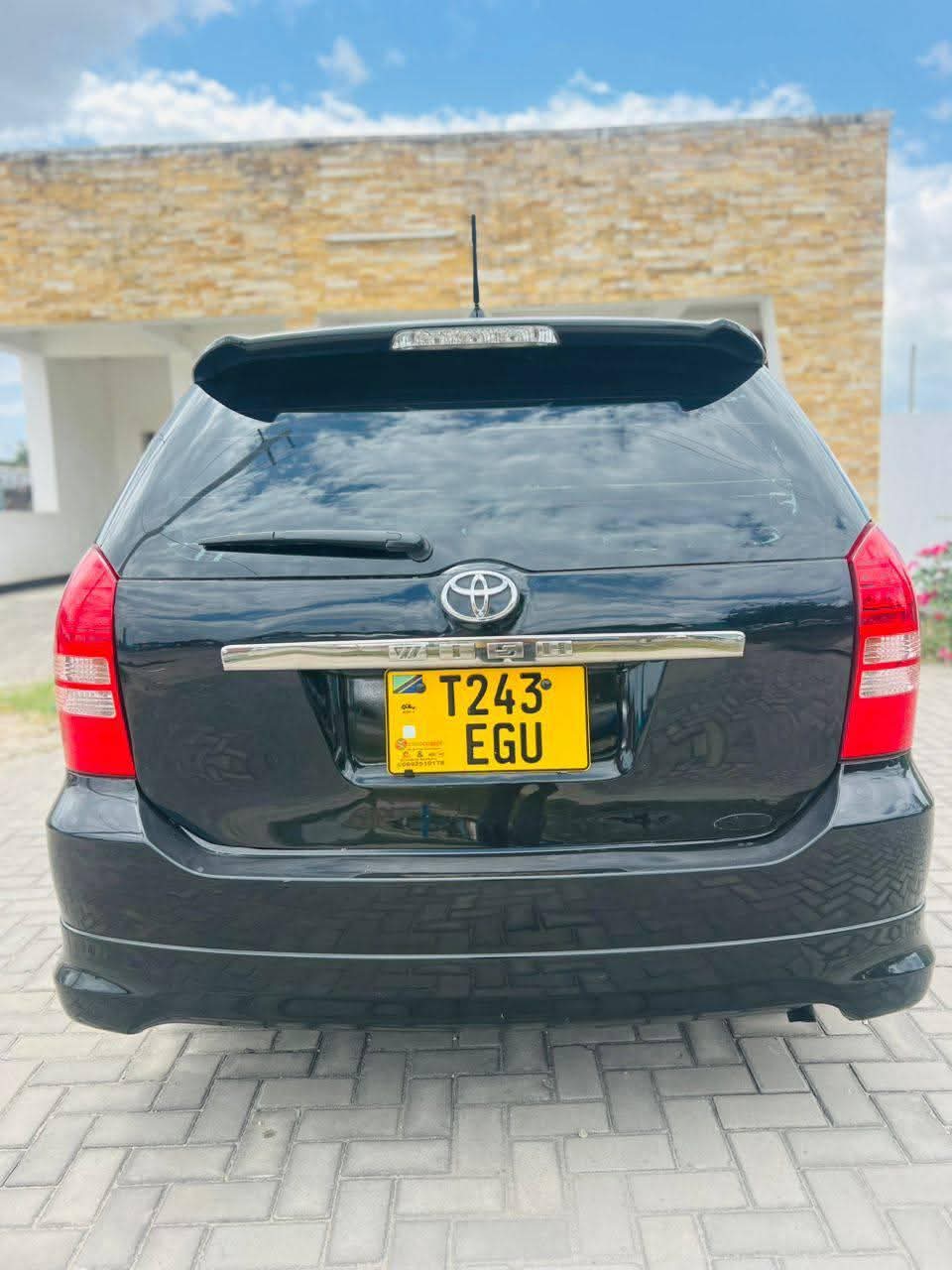 A picture of 2005 Toyota wish