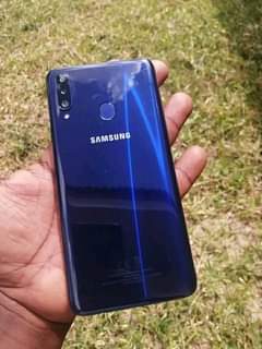 A picture of ofa samsung 20s ina gb 32 ram 3 bei 135k