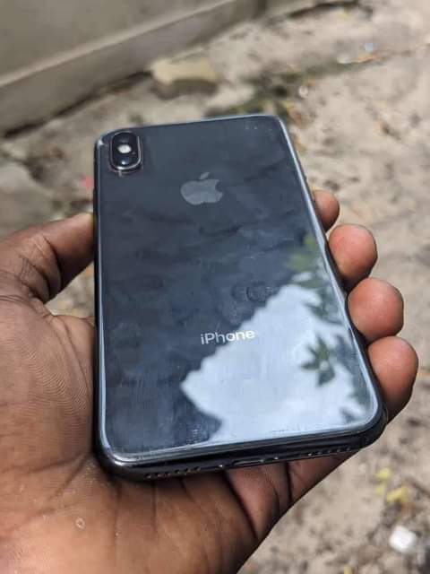 A picture of Iphone XR battery 100 face id ipo true tone ipo
