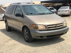 A picture of Toyota sienna 2003