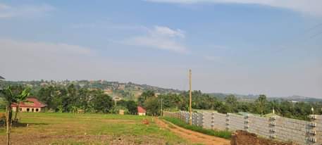 A picture of WAKISO TITLED PLOTS NEAR TARMAC 0709106274