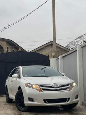 A picture of Toyota Venza 2011