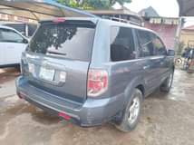 A picture of Honda pilot