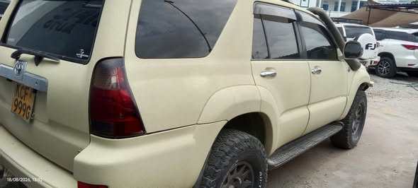A picture of Toyota surf HEAVY DUTY CAMPAIGN CAR